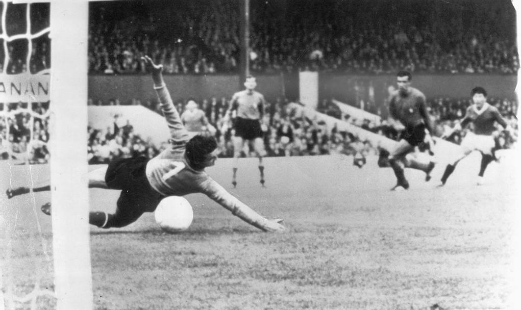 Middlesbrough, 19 luglio 1966. Questo gol di Pak Doo Ik elimina clamorosamente l&#39;Italia dal Mondiale in Inghilterra: usciamo nella prima fase, dopo lo 0-1 impronosticabile con la Corea del Nord. Ansa